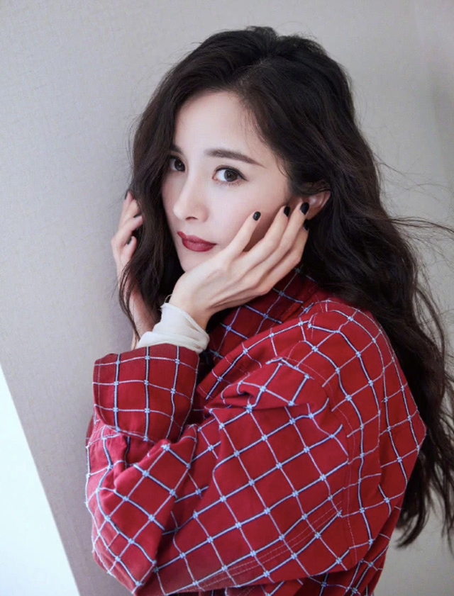 Dương Mịch ngày càng xinh đẹp sau ly hôn. Ảnh: QQ