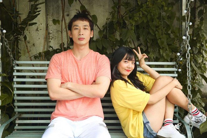 Đến năm 2018, Rudya Yoo khiến nhiều khán giả bất ngờ khi nhận lời tham gia diễn xuất trong dự án web-drama Gia đình Mén do Hari Won đầu tư sản xuất. Với ngoại hình sáng, sự tự nhiên của mình, cô lập tức tạo được thiện cảm đối với khán giả mặc dù gặp không ít khó khăn trong lần đầu đóng phim - Ảnh: FBNV