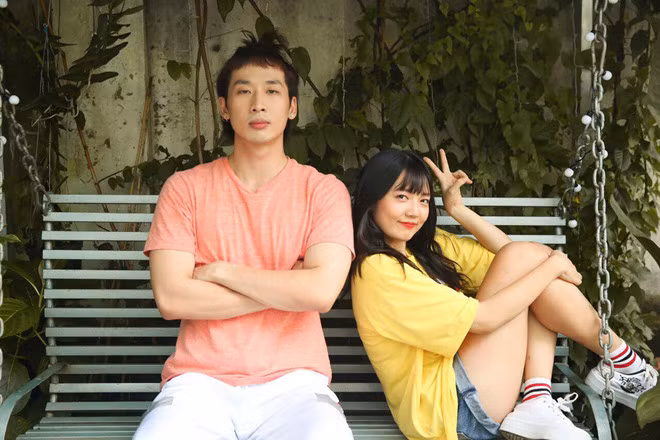 Đến năm 2018, Rudya Yoo khiến nhiều khán giả bất ngờ khi nhận lời tham gia diễn xuất trong dự án web-drama Gia đình Mén do Hari Won đầu tư sản xuất. Với ngoại hình sáng, sự tự nhiên của mình, cô lập tức tạo được thiện cảm đối với khán giả mặc dù gặp không ít khó khăn trong lần đầu đóng phim - Ảnh: FBNV