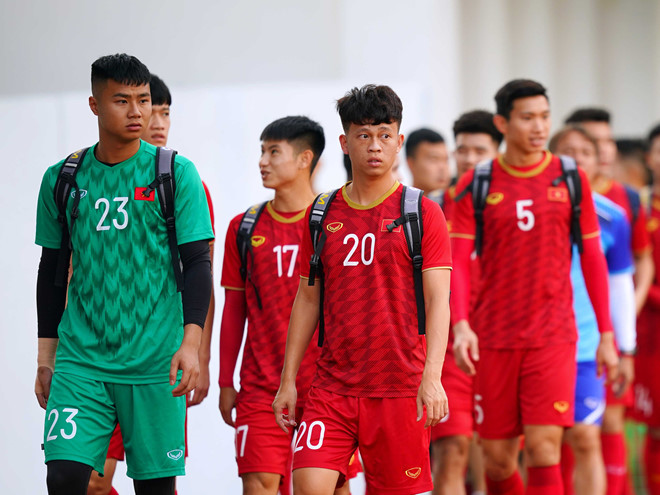  Các cầu thủ trẻ của đội tuyển bóng đá Việt Nam tự tin trước trận đấu gặp đội tuyển bóng đá Brunei vào chiều 25.11, tại Philippines - Ảnh: Độc Lập