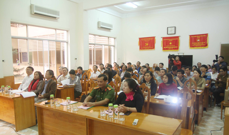 Hơn 50 người tham gia lớp tập huấn. Ảnh: Văn Ngọc