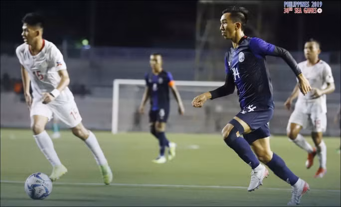 Chủ nhà Philippines bị cầm hòa trong ngày ra quân