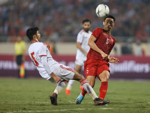 Văn Hậu trong trận Việt Nam thắng UAE 1-0 tối 14-11 tại Mỹ Đình - Ảnh: NAM KHÁNH Văn Hậu trong trận Việt Nam thắng UAE 1-0 tối 14-11 tại Mỹ Đình - Ảnh: NAM KHÁNH