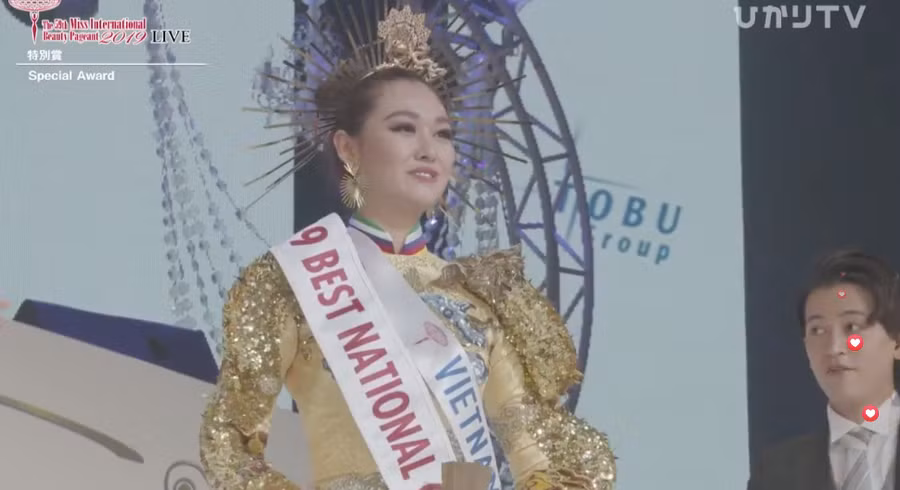 Kết quả dù gặp sự cố, Á hậu Tường San vẫn xuất sắc giành giải “Trang phục dân tộc đẹp nhất” tại Miss International 2019. Ảnh: CMH.