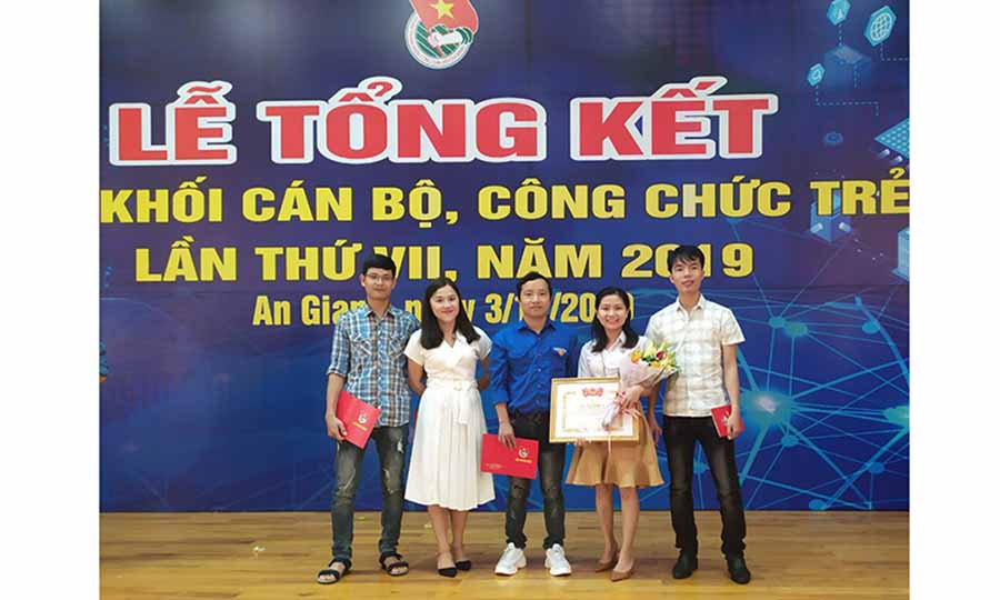 Đoàn Gia Lai tham gia Hội thi tin học khối cán bộ, công chức trẻ toàn quốc lần thứ VII. Ảnh: Bích Kiều  Đoàn Gia Lai tham gia Hội thi tin học khối cán bộ, công chức trẻ toàn quốc lần thứ VII. Ảnh: Bích Kiều