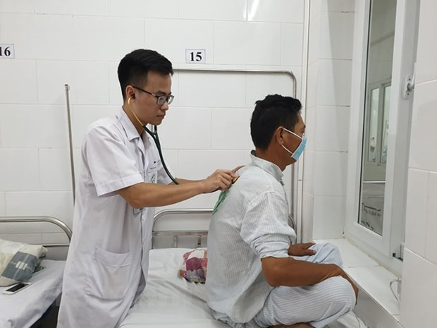 Điều trị cho bệnh nhân sốt xuất huyết tại Bệnh viện Bạch Mai. (Ảnh: PV/Vietnam+) Điều trị cho bệnh nhân sốt xuất huyết tại Bệnh viện Bạch Mai. (Ảnh: PV/Vietnam+)