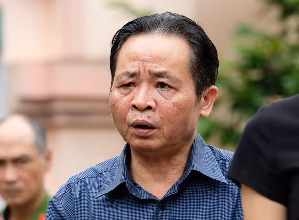 Ông Vũ Văn Sử tại phiên tòa xử vụ gian lận thi cử ở Hà Giang ngày 16-10 - Ảnh: NAM TRẦN