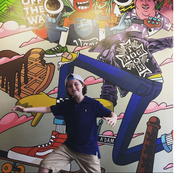 Laurent tập trung cao độ khi học tập. Những lúc rảnh rỗi, cậu bé thường được bố mẹ đưa đi du lịch - Ảnh: Instagram