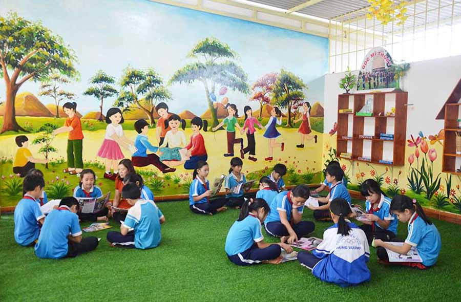  Học sinh Trường Tiểu học Hùng Vương (thị trấn Chư Prông) đọc sách tại thư viện đa năng. Ảnh internet