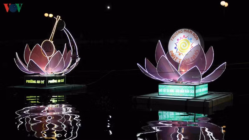  Đây là năm thứ 3 quận Ninh Kiều tổ chức Đêm hoa đăng.