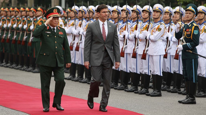 Bộ trưởng Quốc phòng Việt Nam Ngô Xuân Lịch và Bộ trưởng Quốc phòng Mỹ tại lễ đón chính thức hôm 20.11 - Ảnh Đậu Tiến Đạt Bộ trưởng Quốc phòng Việt Nam Ngô Xuân Lịch và Bộ trưởng Quốc phòng Mỹ tại lễ đón chính thức hôm 20.11 - Ảnh Đậu Tiến Đạt