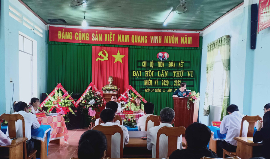 Toàn cảnh Đại hội điểm Chi bộ thôn Đoàn Kết. Ảnh: Như Loan