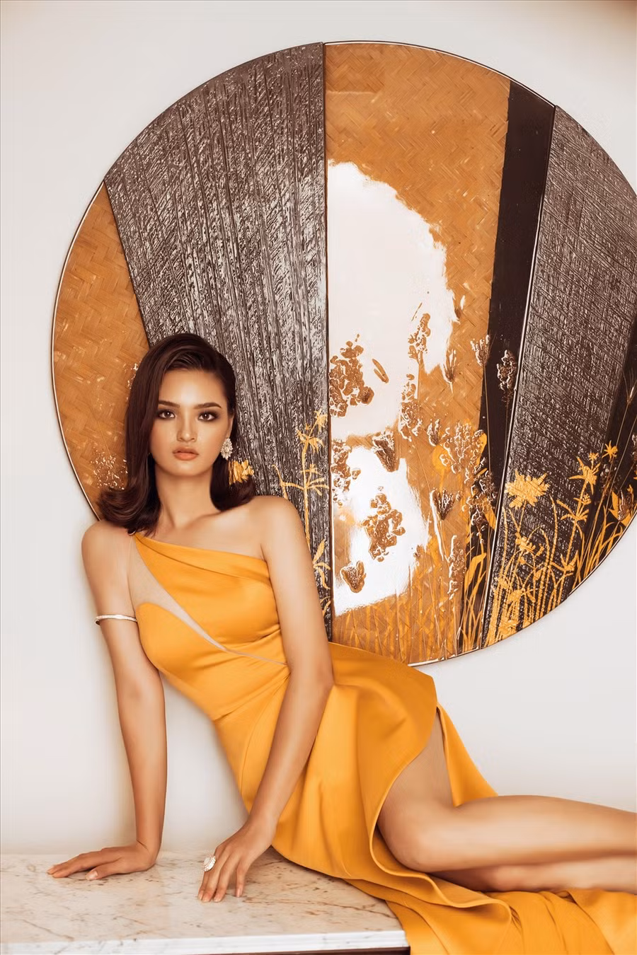 Được thực hiện sau khi có kết quả top 45, bộ ảnh là bước chuyển mình mạnh mẽ của các thí sinh, hướng đến hình ảnh người phụ nữ xinh đẹp, tự tin cùng thần thái quyến rũ, gợi cảm. Ảnh: Trí Nghĩa.