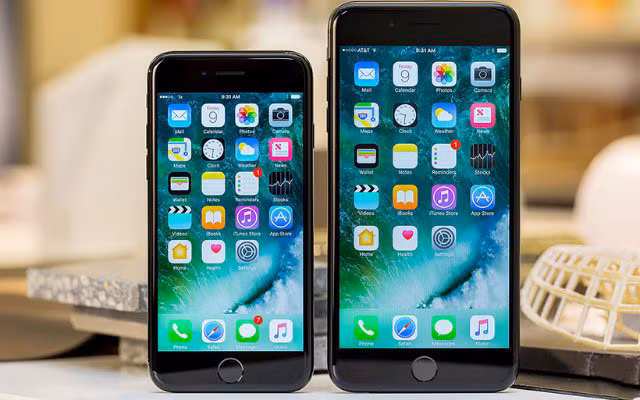 iPhone 7/7Plus hiện đang được chào bán với mức giá khá hấp dẫn - Ảnh: T.Luân