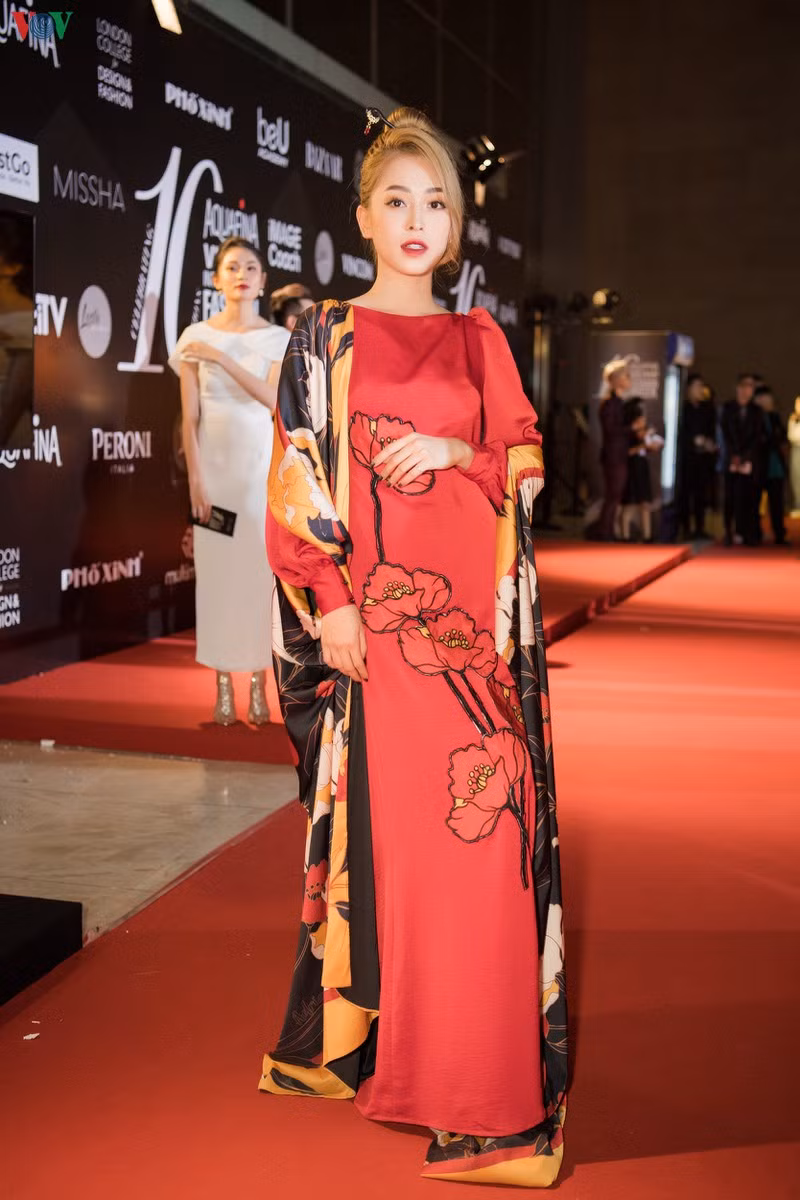 Tối 31/10, tại Hà Nội, đêm diễn bế mạc tuần lễ thời trang Quốc tế Việt Nam Thu-Đông 2019 đã được diễn ra với sự tham gia của nhiều người đẹp.