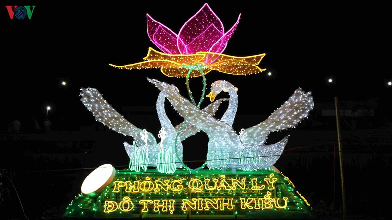 Đã có hàng ngàn người dân và du khách đến với ngày hội. Đã có hàng ngàn người dân và du khách đến với ngày hội.