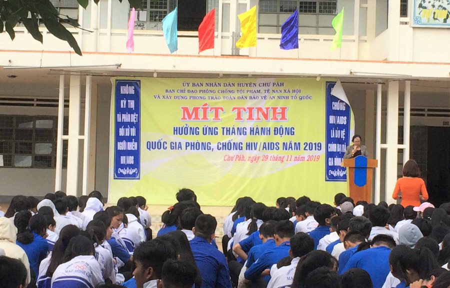 Toàn cảnh lễ mít tinh. Ảnh: Đinh Yến