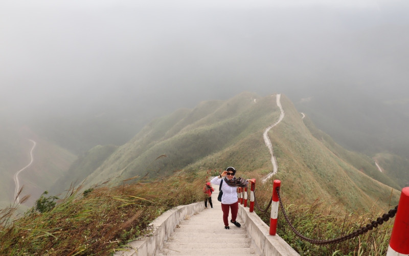 Mốc 1327 trên đỉnh núi Thanh Long Lĩnh thuộc bản Phạt Chỉ, xã Đồng Văn, huyện Bình Liêu.