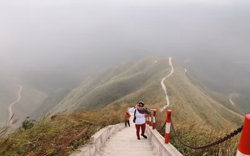 Mốc 1327 trên đỉnh núi Thanh Long Lĩnh thuộc bản Phạt Chỉ, xã Đồng Văn, huyện Bình Liêu.