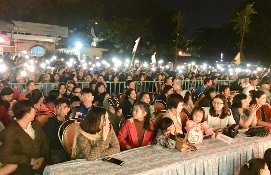 Hội thi thu hút đông đảo các em học sinh, phụ huynh, thầy cô giáo nhà trường tham gia. Ảnh: Q.T