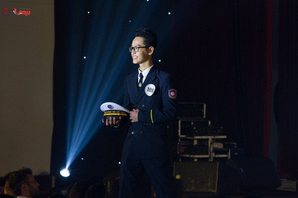 Bộ đồng phục dành cho sinh viên nam của trường rất sang trọng, chỉn chu.- Ảnh: Đoàn thanh niên - Hội Sinh viên Trường ĐH Hàng hải