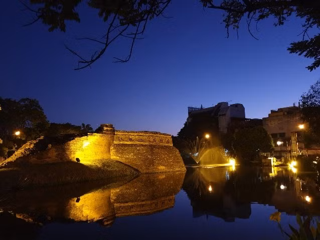  Một phần bức thành cổ, di tích lịch sử được bảo tồn nghiêm ngặt ở Chiang mai.