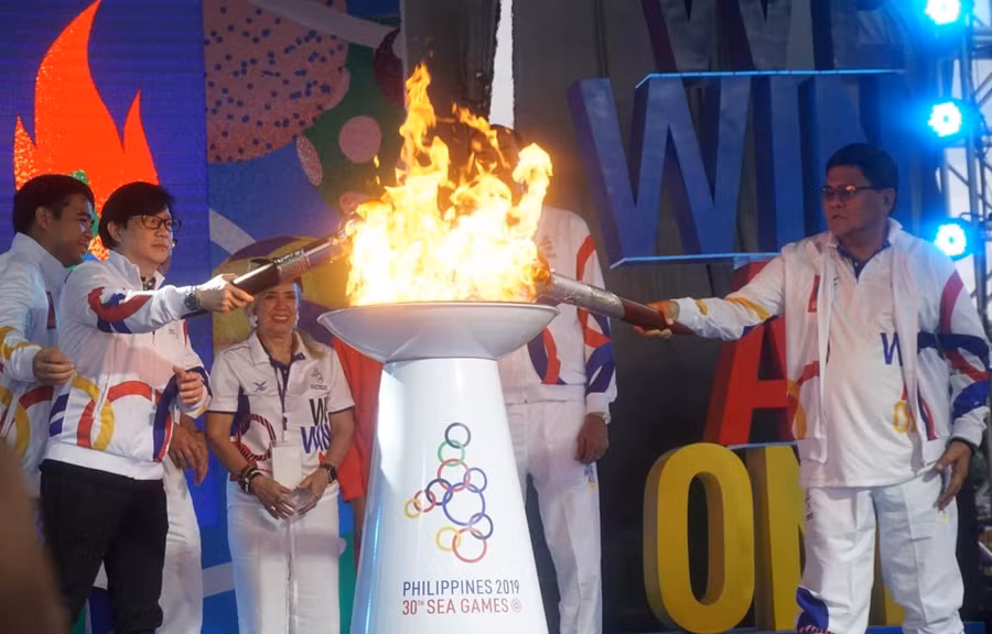 Lễ thắp và rước ngọn đuốc SEA Games 30, Philippines. (Nguồn: sports.inquirer.net)