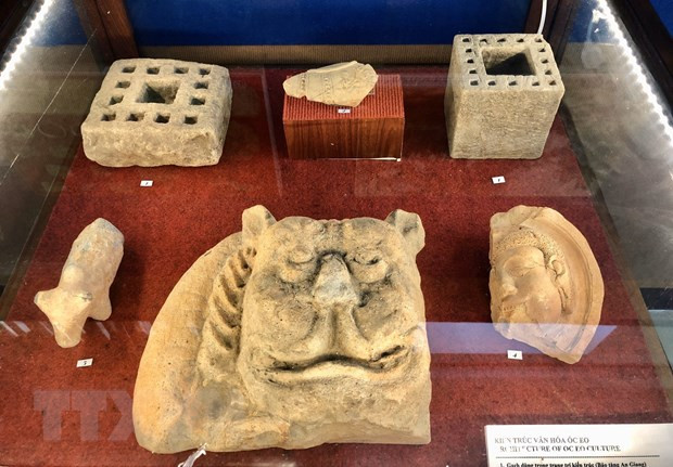 Các hiện vật của bộ sưu tập thuộc Văn hoá Óc Eo. (Ảnh: Thanh Sang/TTXVN)