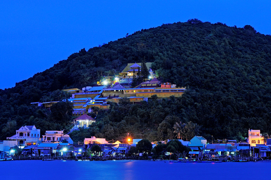 Vẻ đẹp trầm mặc, thanh tịnh của một ngôi chùa trên sườn núi Tô Châu.