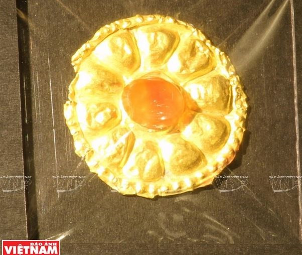 Vật đeo bằng vàng của cư dân Óc Eo. (Nguồn: Báo ảnh Việt Nam) Vật đeo bằng vàng của cư dân Óc Eo. (Nguồn: Báo ảnh Việt Nam)