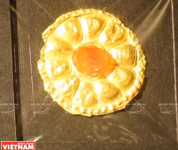 Vật đeo bằng vàng của cư dân Óc Eo. (Nguồn: Báo ảnh Việt Nam)