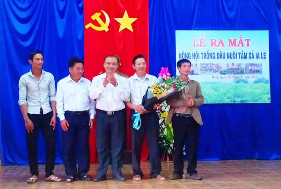 Ra mắt Ban chủ nhiệm Nông hội trồng dâu nuôi tằm xã Ia Le. Ảnh: Anh Thư Ra mắt Ban chủ nhiệm Nông hội trồng dâu nuôi tằm xã Ia Le. Ảnh: Anh Thư