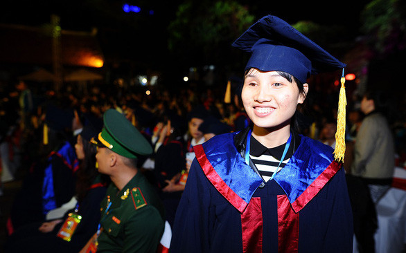  Nữ thủ khoa Nguyễn Thị Hồng, ngành công tác xã hội, khoa xã hội học, Trường ĐH KHXH & NV (ĐHQG Hà Nội) đạt tổng điểm tích lũy 3.71/4.0 chỉ sau 3,5 năm học - Ảnh: DƯƠNG TRIỀU