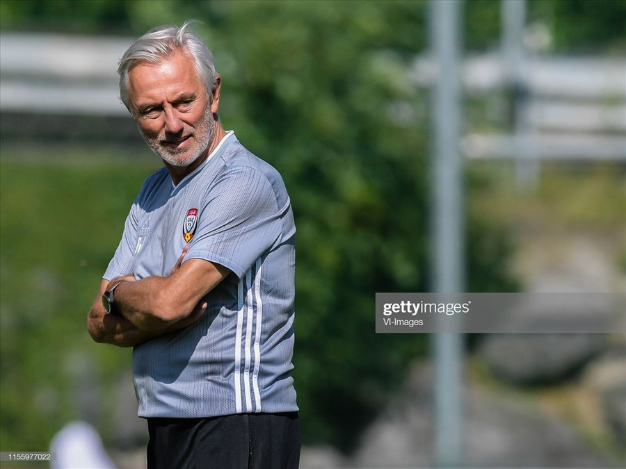 Huấn luyện viên Van Marwijk đến Việt Nam không đầy đủ lực lượng. Ảnh: Getty Huấn luyện viên Van Marwijk đến Việt Nam không đầy đủ lực lượng. Ảnh: Getty