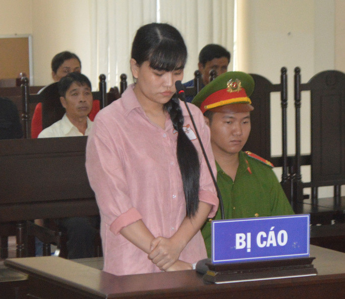 Bị cáo Lê Thị Mỹ Duyên tại phiên tòa sơ thẩm Bị cáo Lê Thị Mỹ Duyên tại phiên tòa sơ thẩm