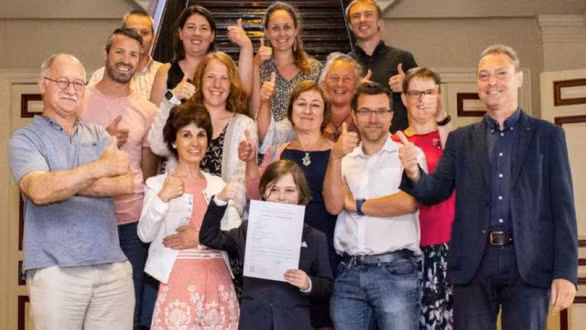 Laurent Simons với gia đình và bạn bè - Ảnh: Instagram