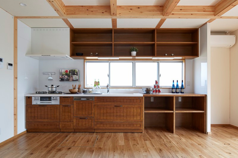 Tủ bếp rời và đơn giản nhưng vẫn tiện nghi cho người nội trợ.