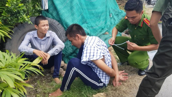 Học viên đang bị bắt lại vào trưa ngày 20-11 Học viên đang bị bắt lại vào trưa ngày 20-11