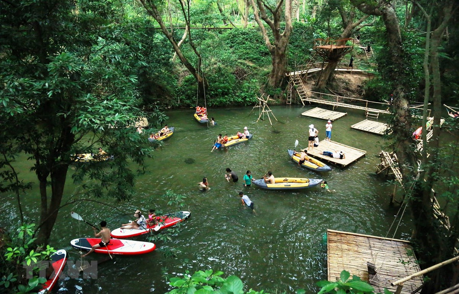  Công viên Ozo Treetop Park - một sản phẩm du lịch mới được đưa vào sử dụng tại Phong Nha-Kẻ Bàng. (Ảnh: Mạnh Thành/TTXVN)