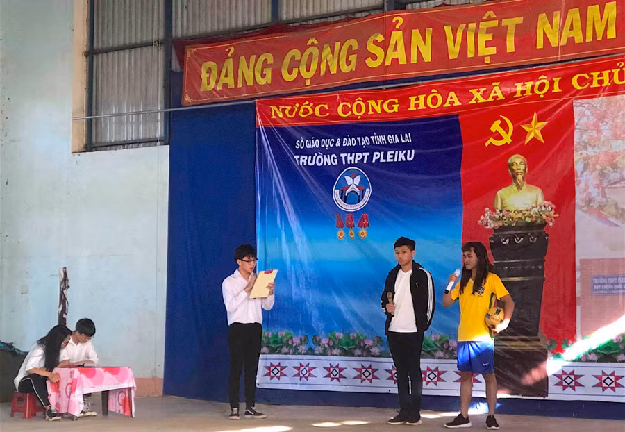 Một hoạt động ngoại khóa tiếng Anh cho học sinh của Trường THPT Pleiku. Ảnh: Mộc Trà