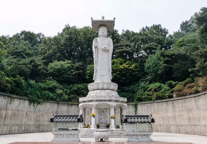 Chùa Bongeunsa là nơi mà du khách có thể tịnh tâm khỏi sự ồn ào