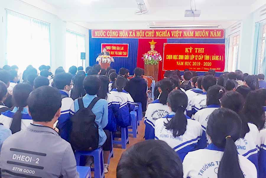  Quang cảnh khai mạc kỳ thi. Ảnh: Hồng Thi