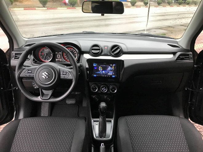  Nội thất Suzuki Swift trang bị đủ dùng cho mục đích di chuyển trong đô thị