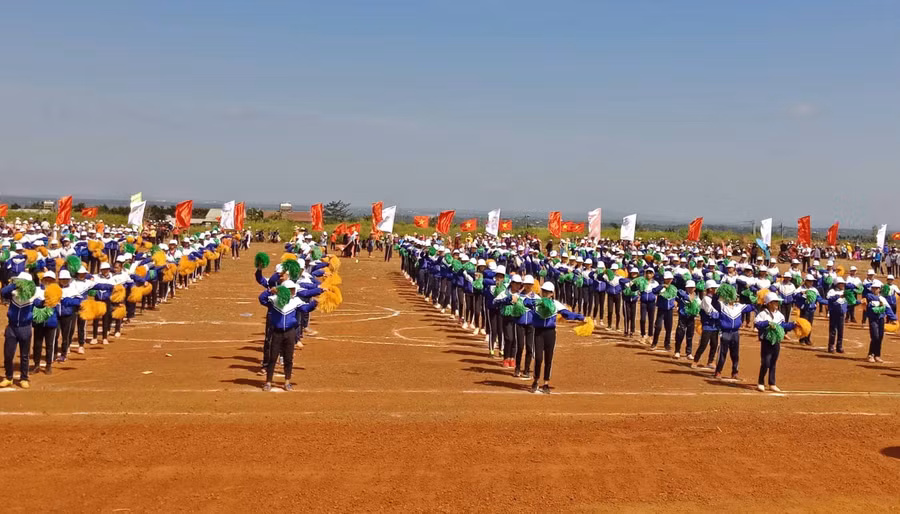  Học sinh trường THCS Nguyễn trãi, thị trấn Nhơn Hòa đồng diễn. Ảnh: Anh Thư