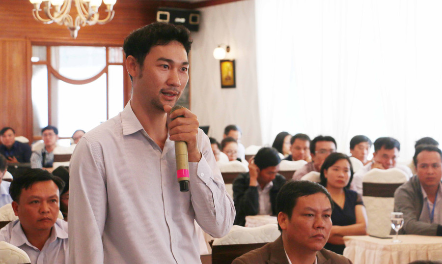 Ông Lê Đăng Pha-Phó Giám đốc phụ tránh Trung tâm Ứng dụng tiến bộ Khoa học và Công nghệ tỉnh Đak Lak tham gia thảo luận tại hội thảo. Ảnh: Quang 