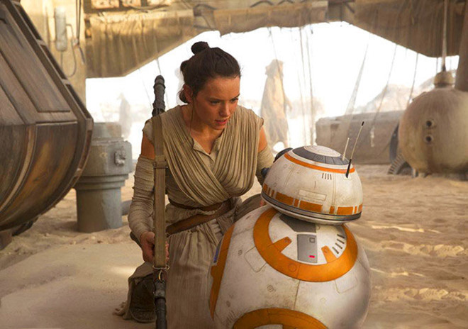 Bên cạnh thương hiệu Avengers mang về cho Disney hàng chục tỉ USD, thương hiệu Star Wars cũng sinh lời không kém. Tám phần phim thu về tổng doanh thu trên 8,5 tỉ USD, trong đó, phần 7 ra đời sau quãng thời gian 32 năm (so với phần 6) vẫn được công chúng Mỹ đón nhận nhiệt liệt - Ảnh: Disney  Bên cạnh thương hiệu Avengers mang về cho Disney hàng chục tỉ USD, thương hiệu Star Wars cũng sinh lời không kém. Tám phần phim thu về tổng doanh thu trên 8,5 tỉ USD, trong đó, phần 7 ra đời sau quãng thời gian 32 năm (so với phần 6) vẫn được công chúng Mỹ đón nhận nhiệt liệt - Ảnh: Disney