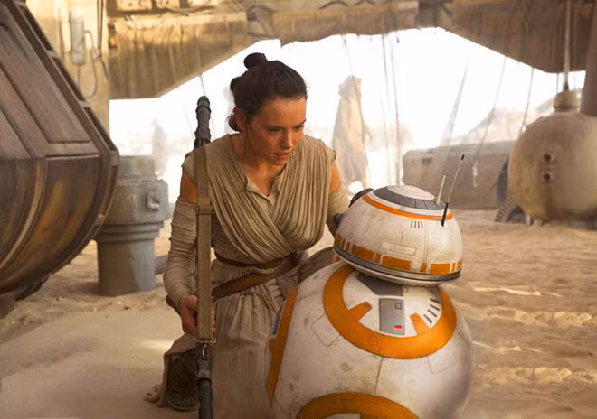  Bên cạnh thương hiệu Avengers mang về cho Disney hàng chục tỉ USD, thương hiệu Star Wars cũng sinh lời không kém. Tám phần phim thu về tổng doanh thu trên 8,5 tỉ USD, trong đó, phần 7 ra đời sau quãng thời gian 32 năm (so với phần 6) vẫn được công chúng Mỹ đón nhận nhiệt liệt - Ảnh: Disney