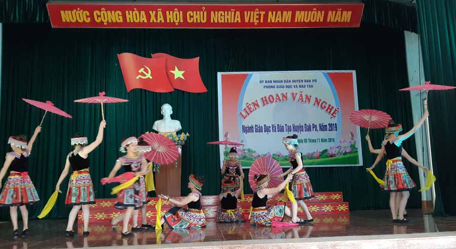Tiết mục múa “Mùa xuân Tây Bắc” của đội trường Mẫu giáo Tuổi Thơ (xã Cư An, huyện Đak Pơ, Gia Lai). Ảnh: Tuyết Mai  Tiết mục múa “Mùa xuân Tây Bắc” của đội trường Mẫu giáo Tuổi Thơ (xã Cư An, huyện Đak Pơ, Gia Lai). Ảnh: Tuyết Mai