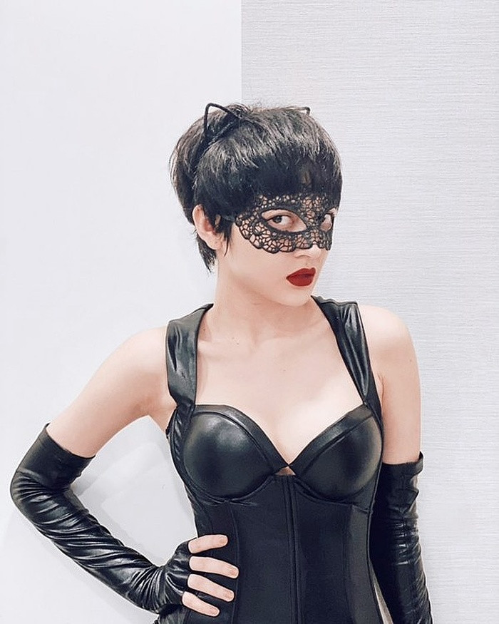 Có ai nhận ra nàng miêu nữ quyến rũ, nóng bỏng này không? Đó đích thị là ca sĩ Bảo Anh.