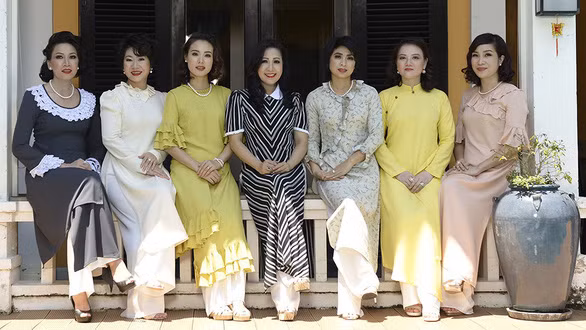 Các người mẫu trong bộ ảnh phục dựng bộ sưu tập Áo dài Lemur - Ảnh: THÁI VŨ VŨ/VIỆN TRANG PHỤC VIỆT